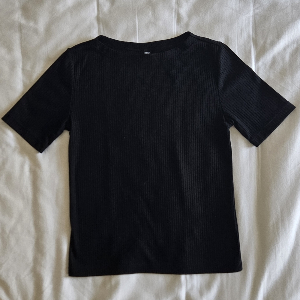 UNIQLO Small Black Ribbed Boat Neck Half Sleeve T